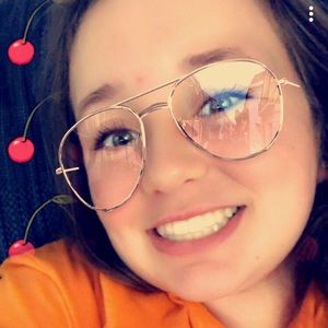 Meet your Posher, Brooke